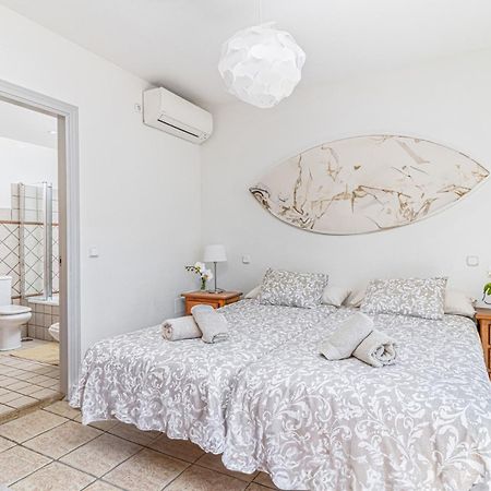 Spacious Beachfront Town House In Estepona With Fully Equipped Kitchen, Pools, Garden, Sea View Екстер'єр фото