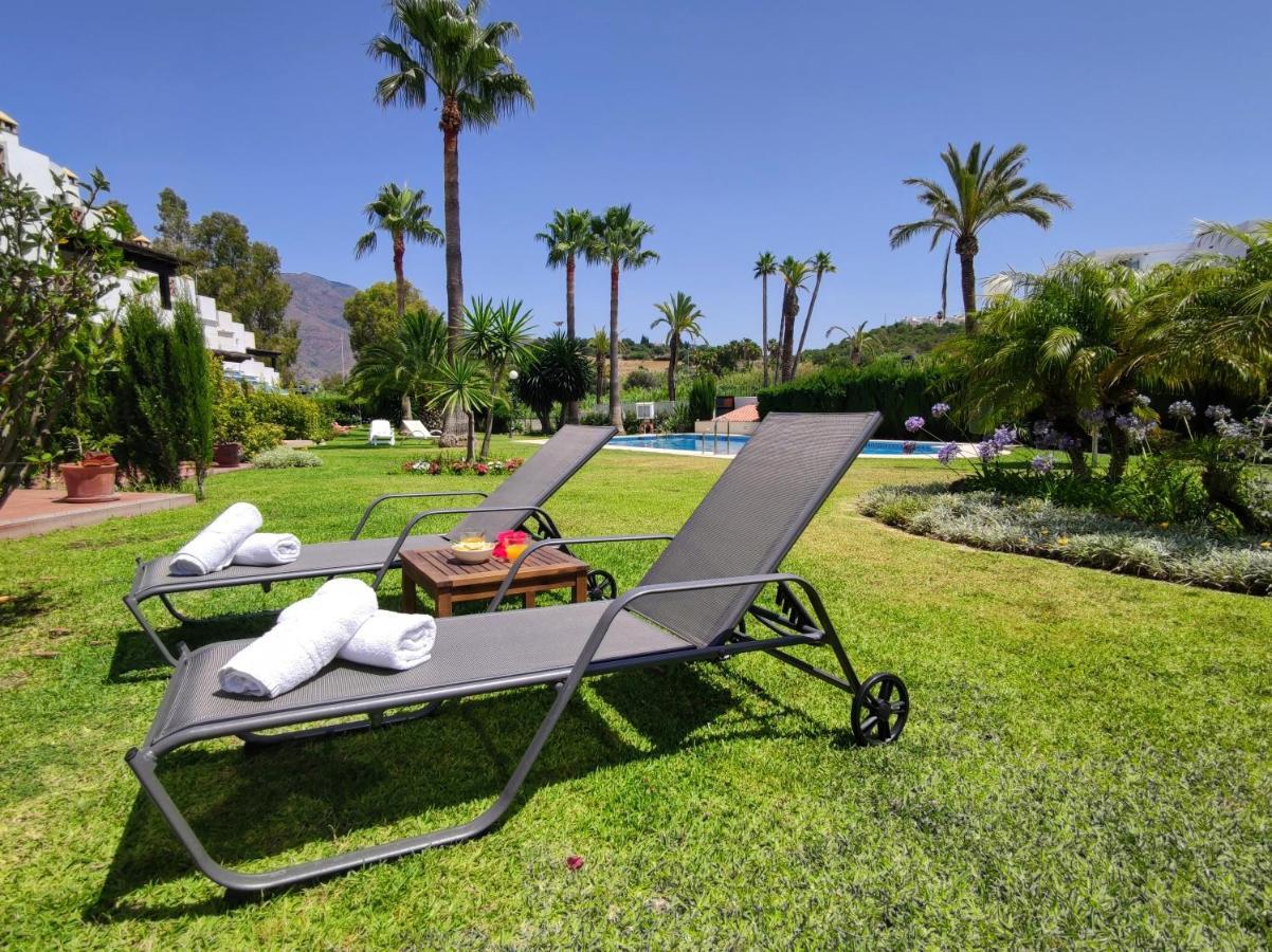Spacious Beachfront Town House In Estepona With Fully Equipped Kitchen, Pools, Garden, Sea View Екстер'єр фото
