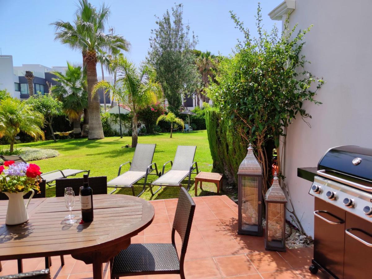 Spacious Beachfront Town House In Estepona With Fully Equipped Kitchen, Pools, Garden, Sea View Екстер'єр фото