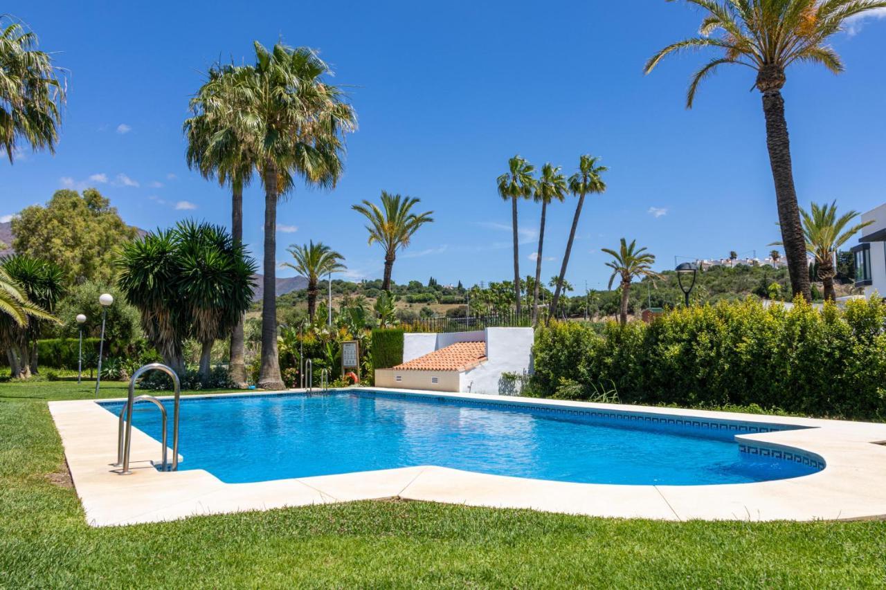 Spacious Beachfront Town House In Estepona With Fully Equipped Kitchen, Pools, Garden, Sea View Екстер'єр фото