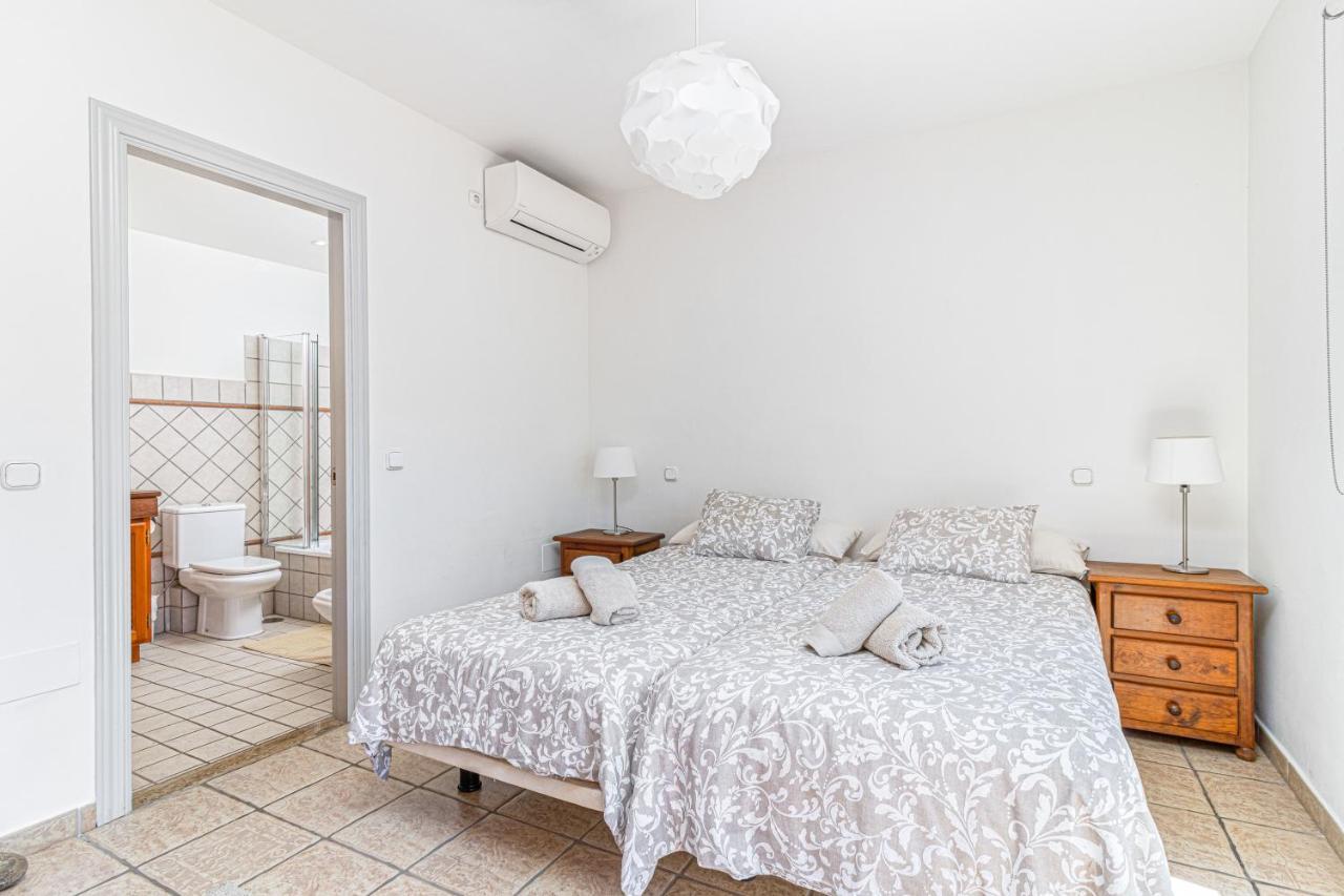 Spacious Beachfront Town House In Estepona With Fully Equipped Kitchen, Pools, Garden, Sea View Екстер'єр фото